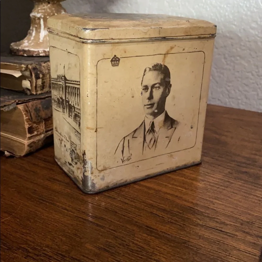 Old tin - Picture 1 of 4